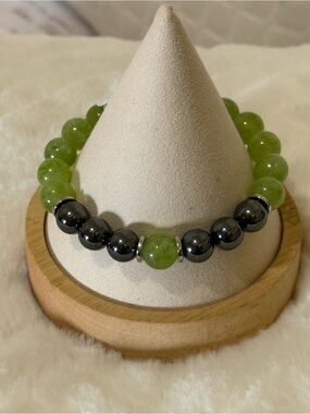 🆕 Green Peridot and Hematite Stretch Bracelet - Unisex 10mm Crystal beads